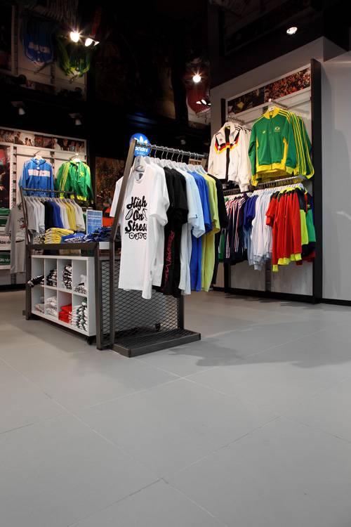 Orientar mezcla Misión Adidas Store, Alemania | Fiandre Architectural Surfaces