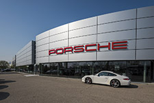 Motors - CONCESIONARIO PORSCHE