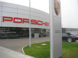 Motors - CONCESIONARIO PORSCHE ZENTRUM